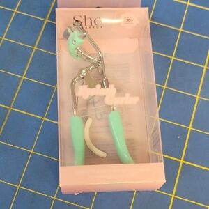 She Makeup Eyelash Curler with Mint Handles New Sealed Package